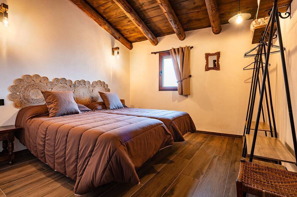 Casa rural 'La Parreta Estancia La Morada' con vistas a la montaña, terraza privada y jardín privado in Villafranca de Cid, Provincia de Castellón
