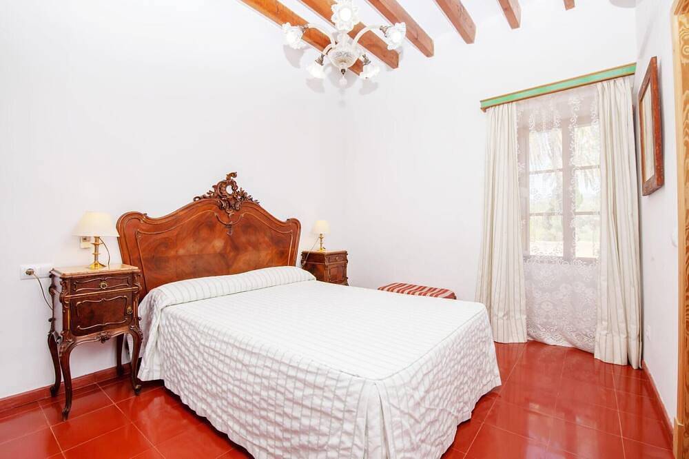 Awesome home in Consell with private swimming pool, can be inside or outside in Consell, Majorca Center