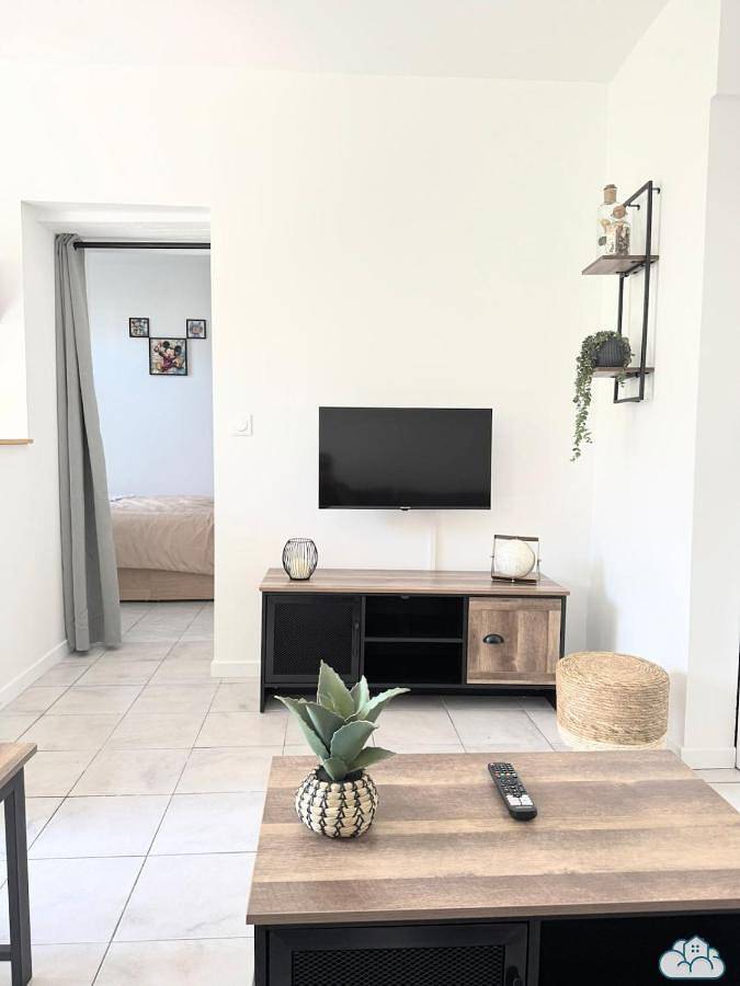 Appartement entier, One-Bedroom Apartment in Lagny-sur-Marne, Seine-et-Marne