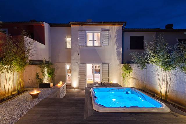 Ferienhaus für 7 Personen, mit Garten und Whirlpool sowie Terrasse, mit Haustier in Premantura