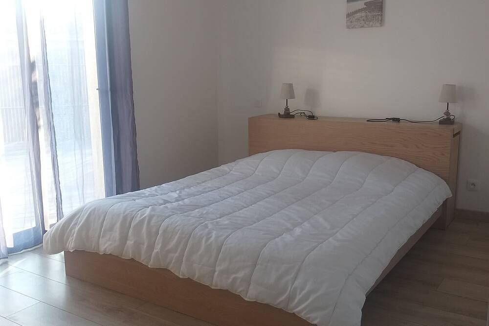 Villa with heated pool for 8 people in Arès, Arcachon und Umgebung