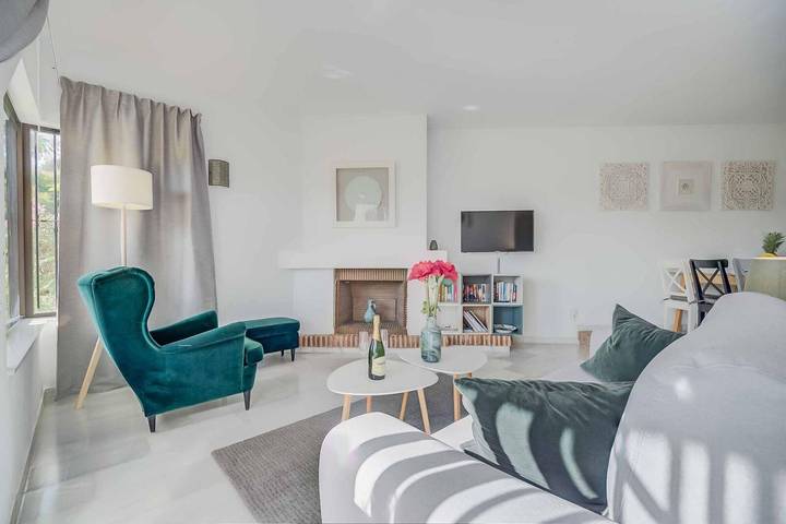 Entire apartment, Apartment 'Calahonda Park' with Sea View, Wi-Fi and Air Conditioning in Urbanizacion Calahonda, Mijas
