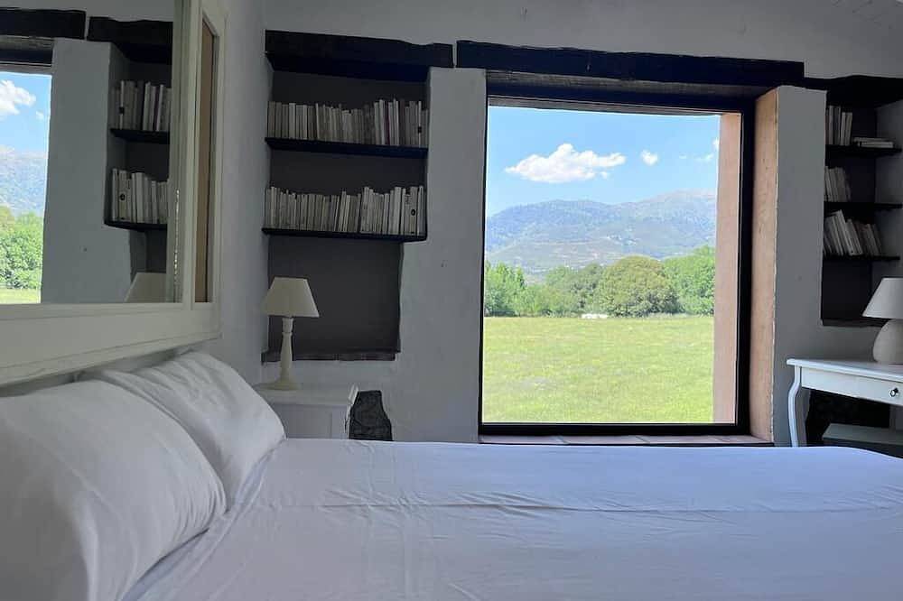 Ideal house for families and celebrations of any kind. in Candeleda, Valle del Tiétar