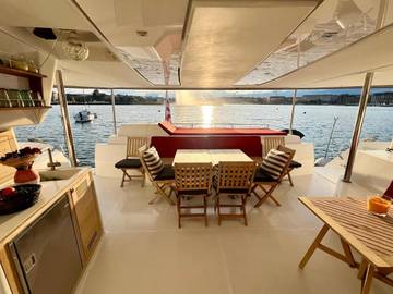 Bateau pour 2 personnes, avec vue et terrasse ainsi que piscine et vue sur le lac à Genève