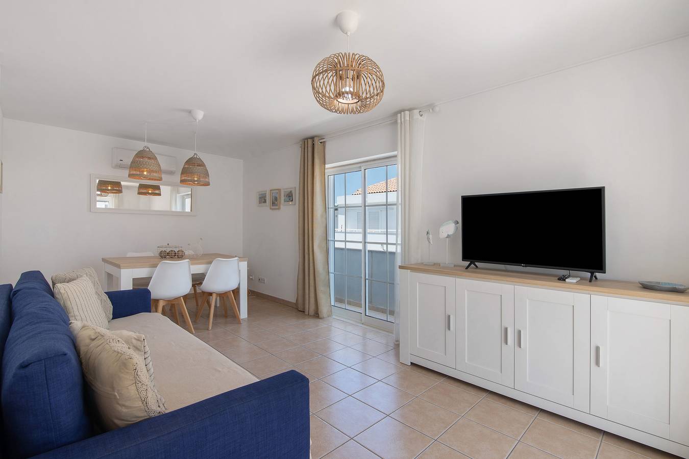 Apartamento entero, Apartamento 'Vista Formosa' con vistas al mar, Wi-Fi y aire acondicionado in Cabanas de Tavira, Praia das Cabanas