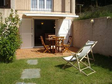 Gîte pour 2 personnes, avec terrasse ainsi que piscine et jardin dans Haute-Corse