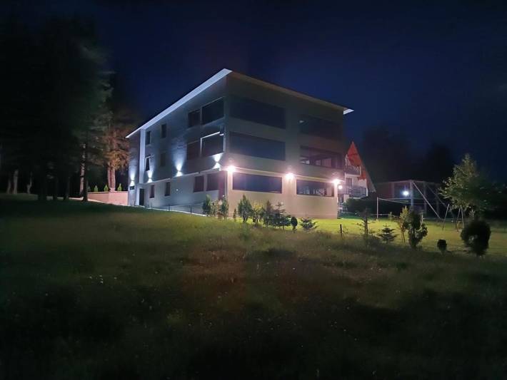 Maison d’hôte pour 10 personnes, avec terrasse ainsi que jardin et vue