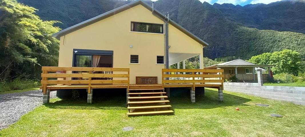 Villa pour 4 personnes, avec vue ainsi que jardin et terrasse