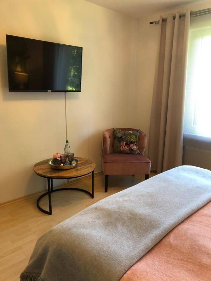 Ferienwohnung für 5 Personen, mit Terrasse und Ausblick in Petersberg - 3