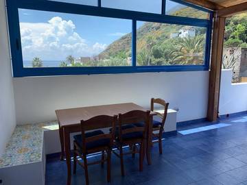 Maison d’hôte pour 2 personnes, avec vue ainsi que terrasse et jardin dans Stromboli