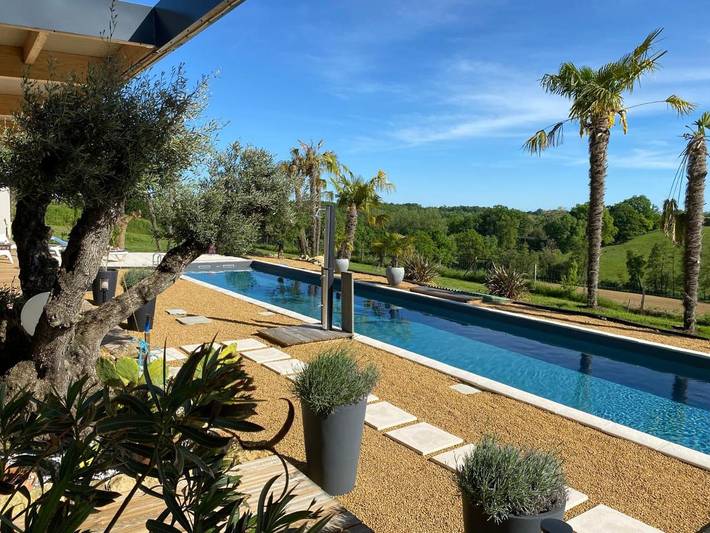 Maison d’hôte pour 2 personnes, avec jardin et vue ainsi que piscine et terrasse à Perchède