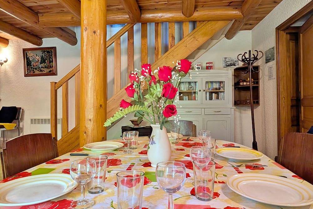 Maison de charme en pierre au bord d’un ruisseau, proche d’un bourg médiéval – Jardin et garage inclus in Allègre, Parc Naturel Régional Livradois-Forez