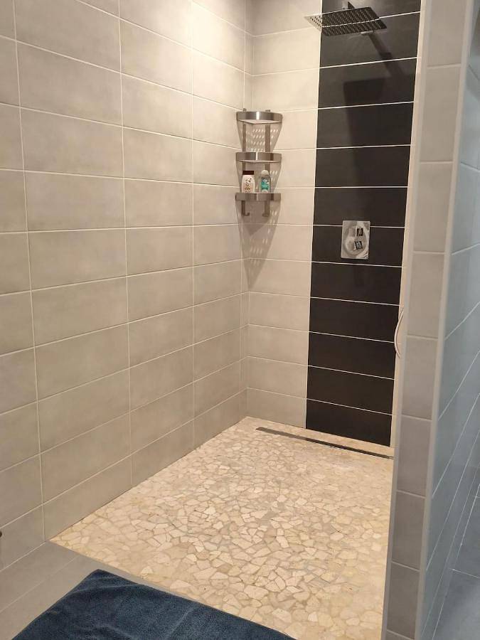 Location de vacances pour 6 personnes, avec terrasse et jardin à Peyrieu - 2