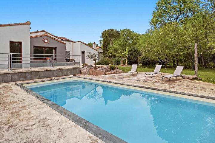 Maison de vacances pour 10 personnes, avec Terrasse ainsi que Jardin et Piscine à Clisson