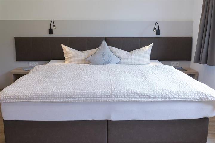 Ganze Ferienwohnung, Appartement Nr. 2, Bad, Wc, 1 Schlafraum Neu in Hintertuxer Gletscher, Hintertux