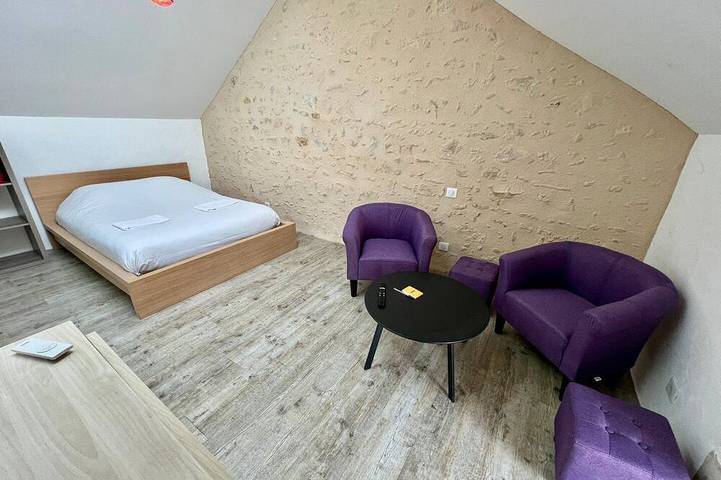 Gîte pour 2 personnes, avec Jardin à Lussac-les-Châteaux