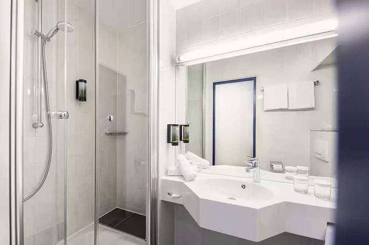 Stylish Budget Retreat! Twin Room | Near Stuttgart Attractions | Pets Welcome in Stuttgart, Stuttgart Region