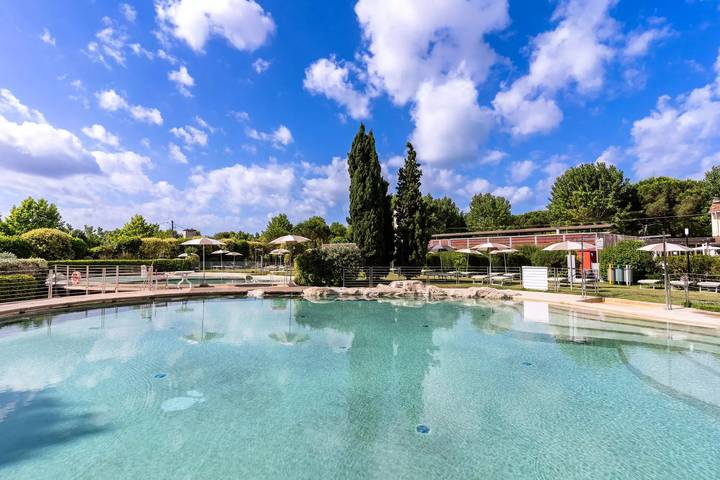 Camping für 4 Personen, mit Terrasse und Pool, mit Haustier in Italienische Riviera - 2