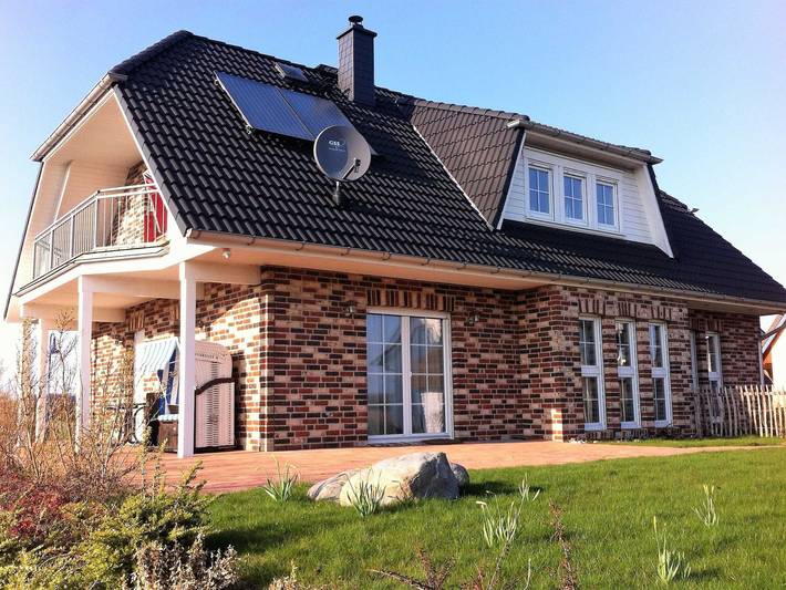 Ferienwohnung für 4 Personen, mit Balkon und Terrasse sowie Garten und Sauna in Dranske