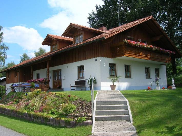 Ferienhaus für 4 Personen, mit Balkon und Garten in Sankt Oswald-Riedlhütte