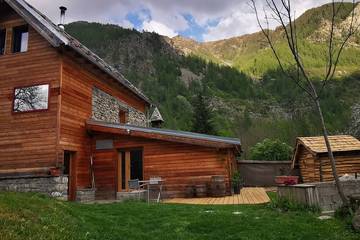 Gîte pour 7 personnes, avec sauna ainsi que terrasse et jardin à Champoléon