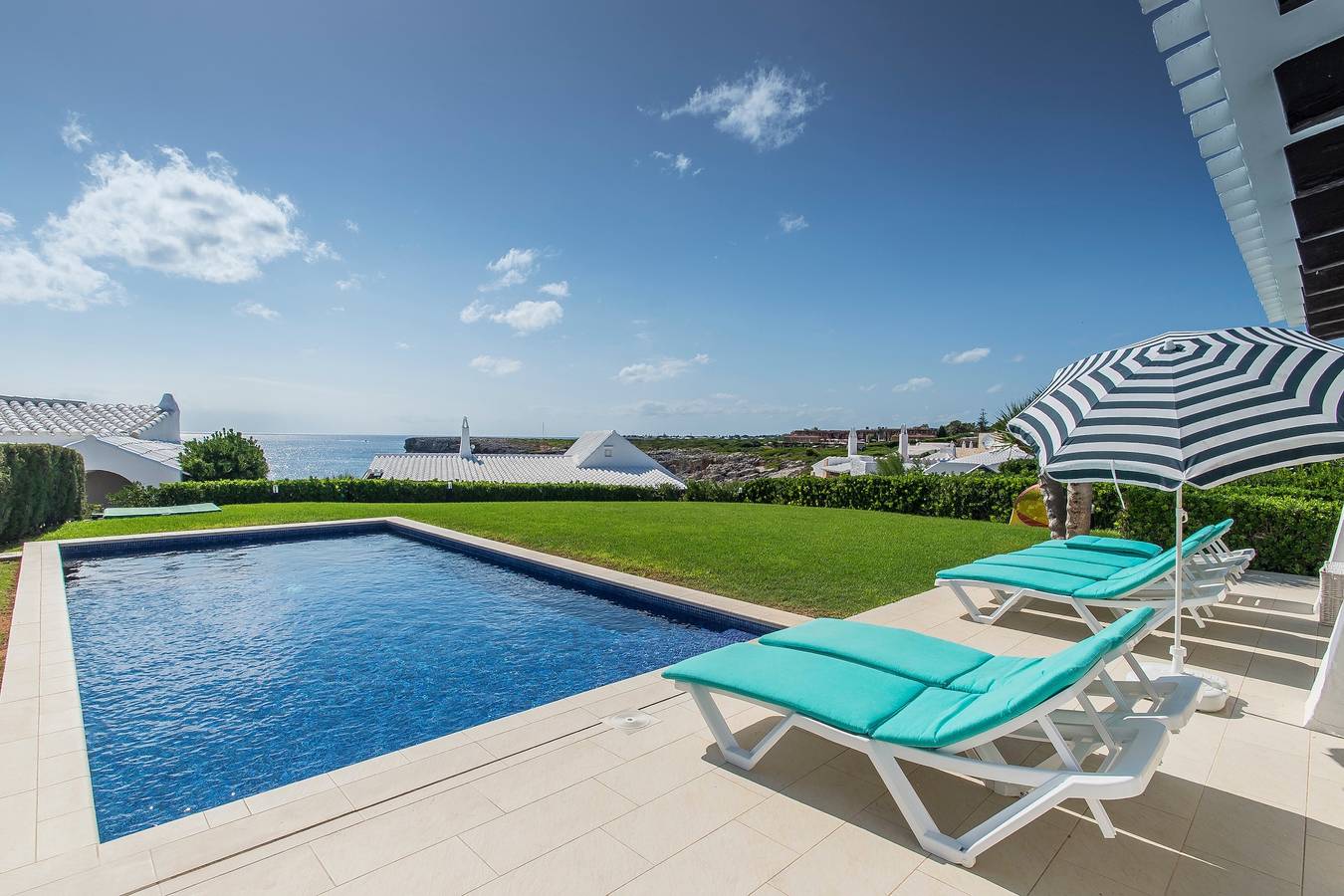Impresionante villa Bini Andu con vistas al mar, Wi-Fi, jardín, terraza y piscina in Binibeca, Sant Lluís