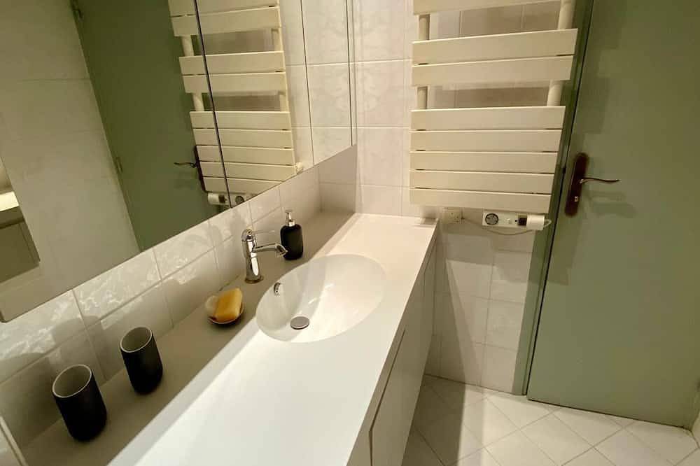 Ganze Wohnung, St Jean Cap Ferrat city center, 60m2, 14m2 terrace with sea view and parking in Saint-Jean-Cap-Ferrat, Nizza und Umgebung