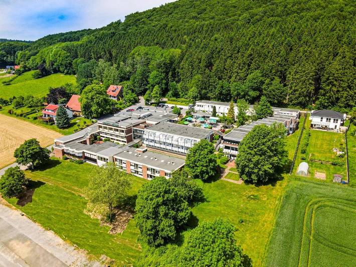 Hotel, mit Balkon und Terrasse sowie Garten und Pool in Hüllhorst