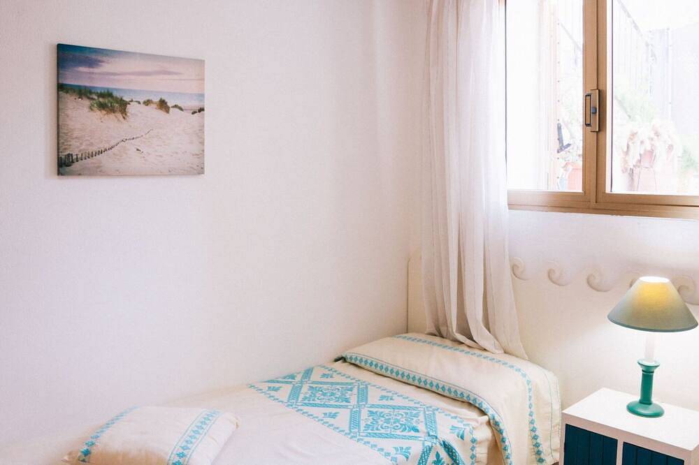 Entire apartment, Cosy apartment for 4 people with Wifi, A/C and pets allowed in Santa Maria Navarrese, Ogliastra Province