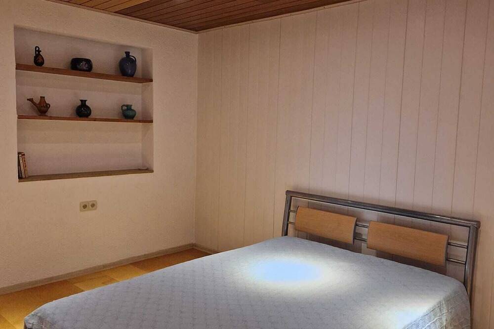 Ganze Wohnung, F-W Lacasa:verfügt1Schlafzimmer,Wohn-z 1 Küche mit Kühlschrank und Bade-z Dusche in Heidenheim (Mittelfranken), Altmühltal
