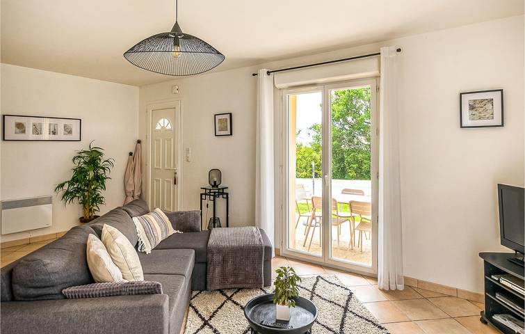 Beauville Apartment: Pool, Parking, Garden, 1km to Center in Beauville (Aquitaine), Quercy