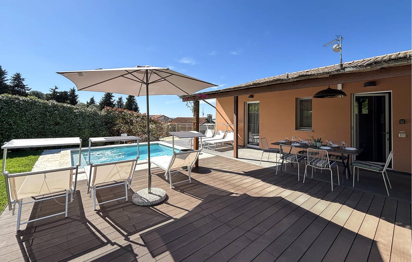 Accogliente appartamento in riva al lago con piscina e parcheggio in Magione, Lago Trasimeno