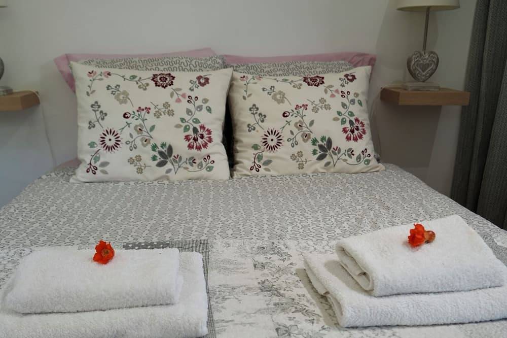 Entire apartment, Sam’s cottage, a peaceful Provencal Retreat, minutes from famous Thoronet Abbey. in Le Thoronet, Draguignan region