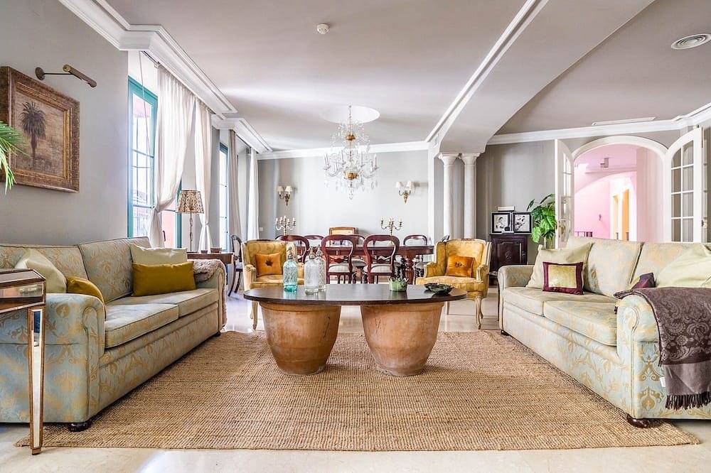 Palace in the center of the town with pool in Casco Antiguo, Sevilla