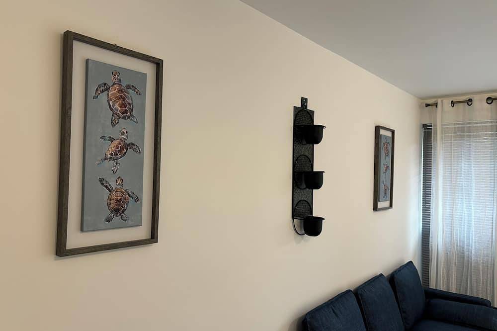 Ganze Wohnung, 2 bed (ensuite) garden apartment gated, close to Langley, Heathrow , Windsor in Iver, Colne Valley Park