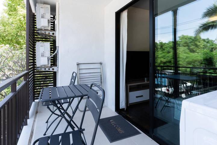 Gîte pour 2 personnes, avec piscine ainsi que balcon et jardin, adapté aux familles dans Rawai Beach - 4