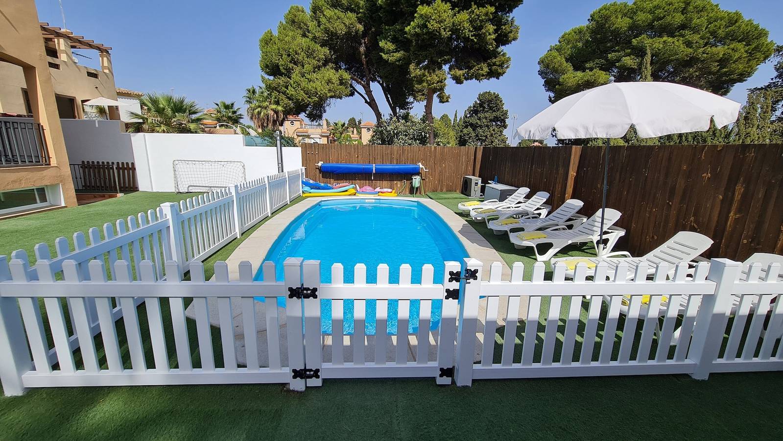 Impresionante Villa Paraíso con piscina, bañera de hidromasaje, Wi-Fi y aire acondicionado in El Pinar Torremolinos, Torremolinos
