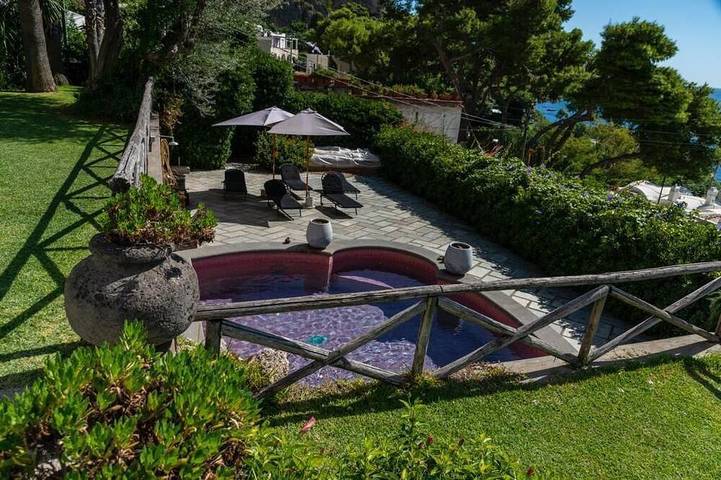 Villa for 10 people, with Garden in Capri