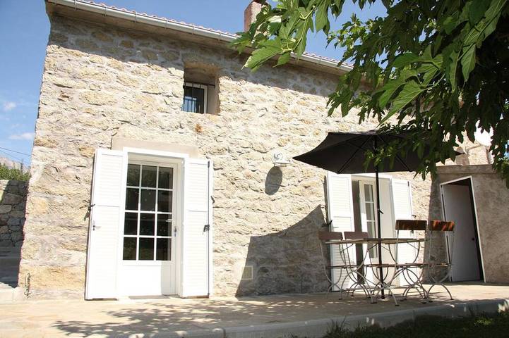 Location de vacances pour 2 personnes, avec Terrasse et Jardin à Calacuccia