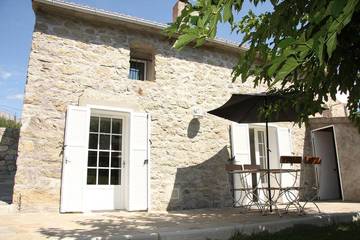 Gîte pour 2 personnes, avec terrasse et jardin à Calacuccia