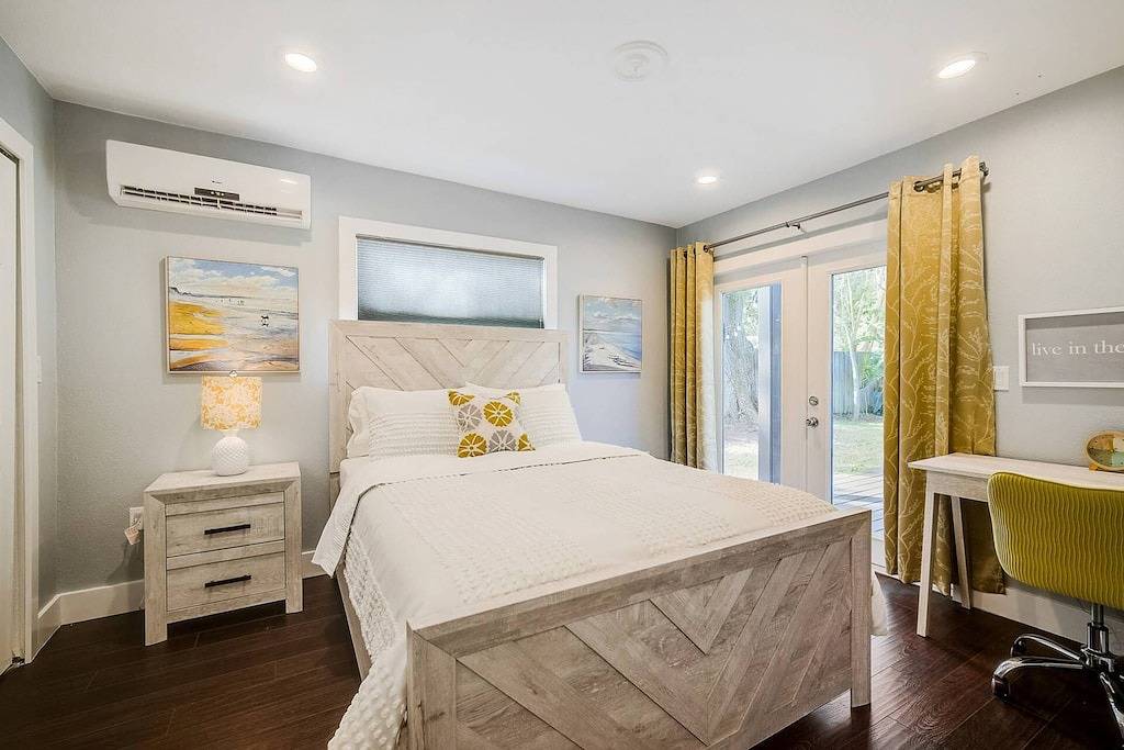 Discover Hacienda del Sol - Dog-Friendly, Downtown in Sarasota, Sarasota County