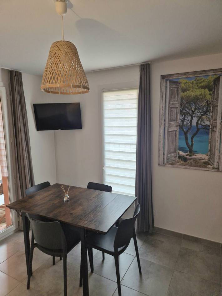 Gîte pour 4 personnes, avec terrasse et piscine à Lecci - 2