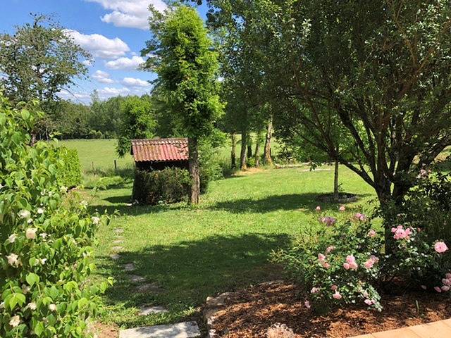 Gîte à l'Ombre des Acacias in Torpes, Région de Louhans