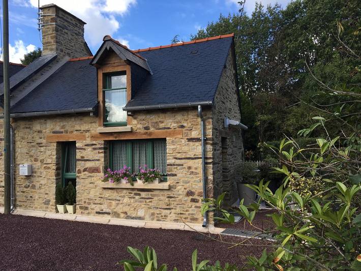 Gîte pour 2 personnes, avec Terrasse ainsi que Jardin et Vue à Montfort-sur-Meu