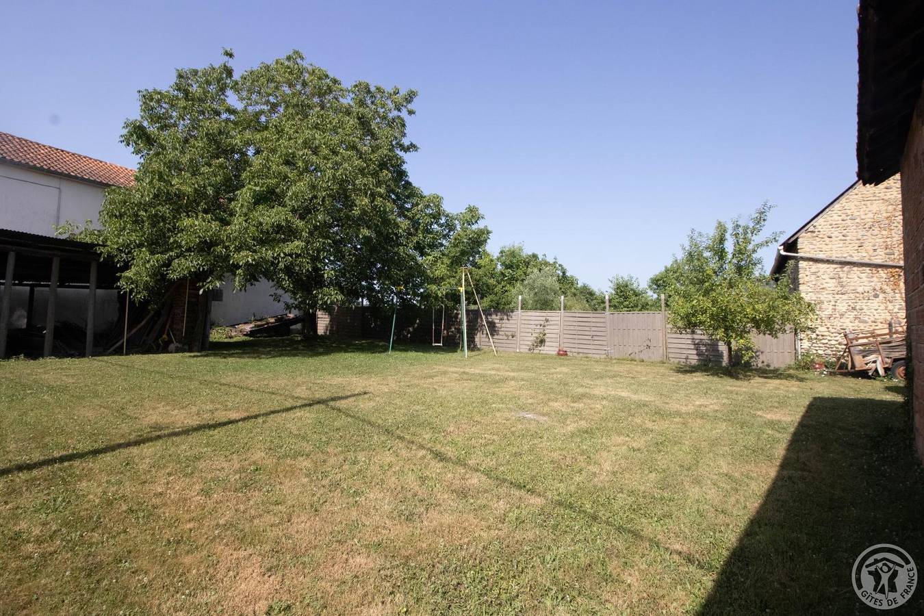 Gîte de charme 2BR avec parking, terrasse et jardin près de Juillan ! in Azereix, Hautes-Pyrénées