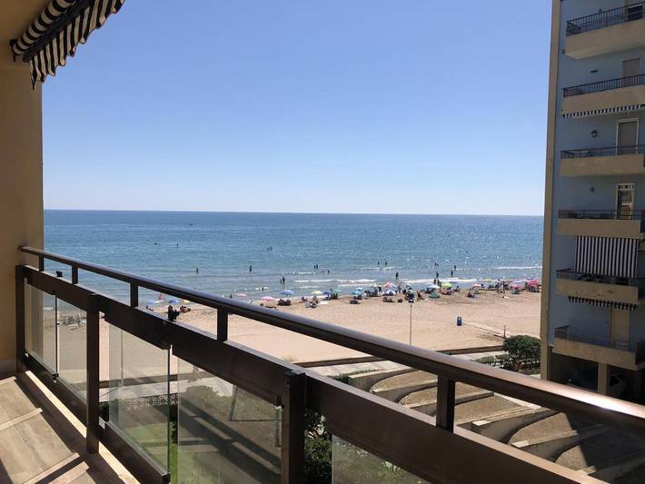 Gîte pour 7 personnes, avec Terrasse et Jardin ainsi que Piscine et Vue dans Mareny Blau