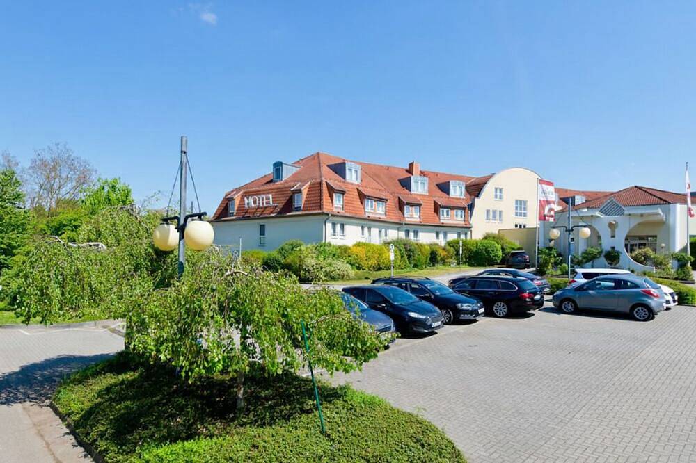 Convenient Business Stay | Pets Allowed | Triple Room | Hockenheimring - 2.8 mi in Hockenheimring, Reilingen