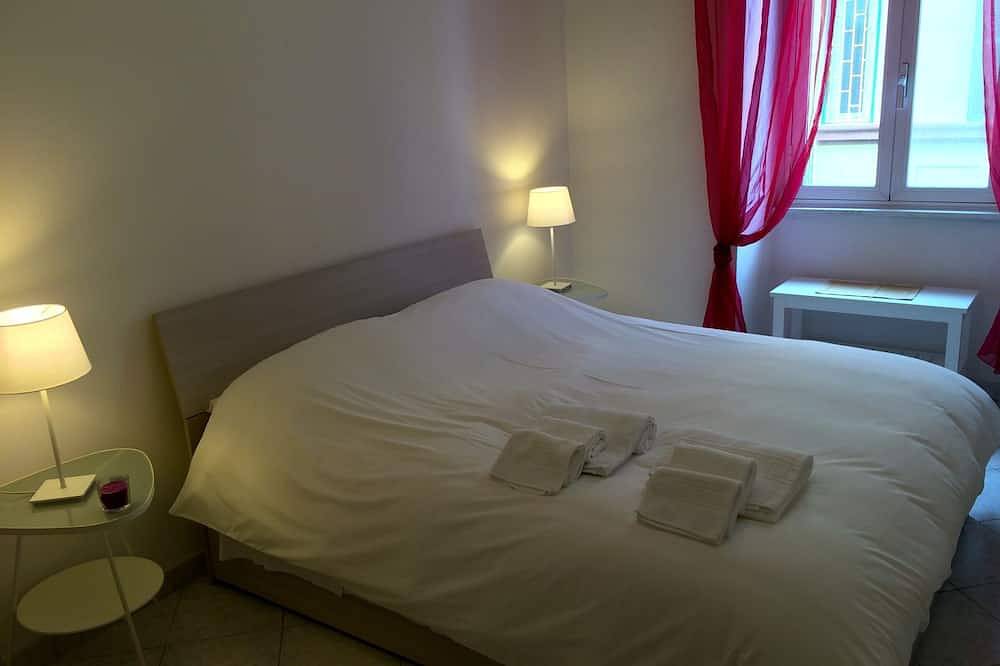 Entire apartment, Rome Ostia  100 mt Sea in Ostia, Rome