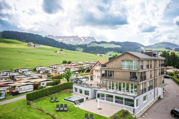 Hôtel pour 2 personnes, avec jacuzzi et piscine ainsi que jardin et sauna, adapté aux familles à Appenzell