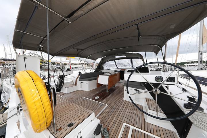 Boat for 8 people with hot tub in Vancouver, British Columbia
